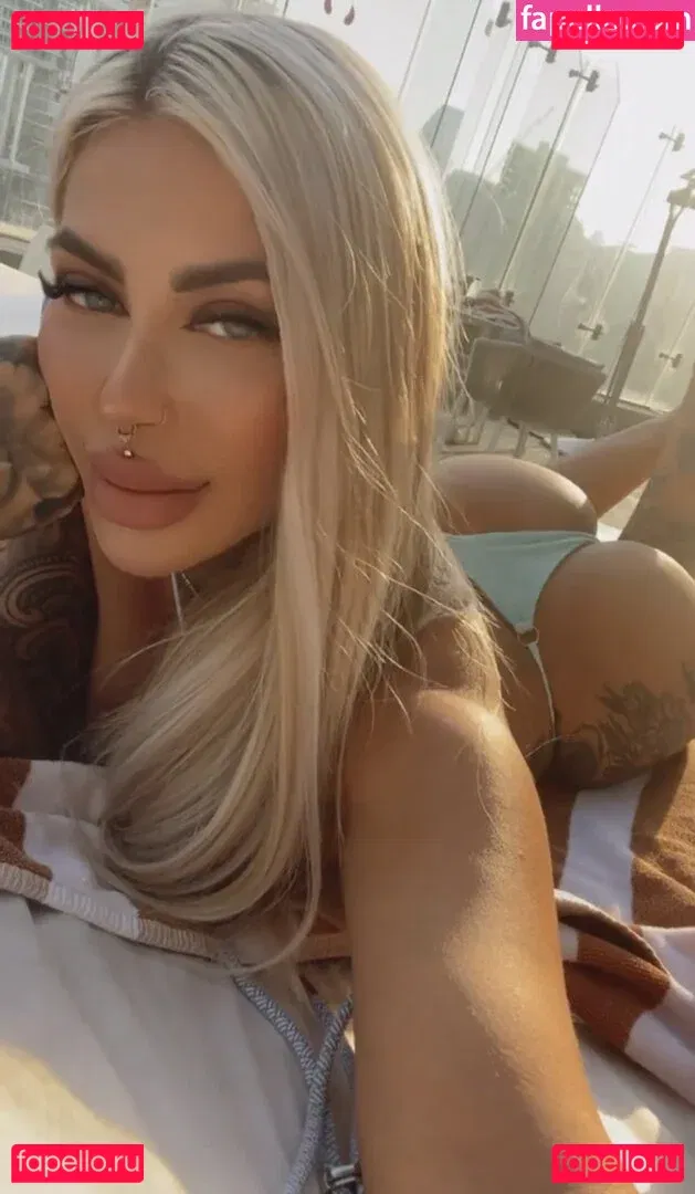 Selina Metzger Onlyfans Photo Gallery 