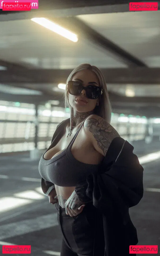 Selina Metzger Onlyfans Photo Gallery 