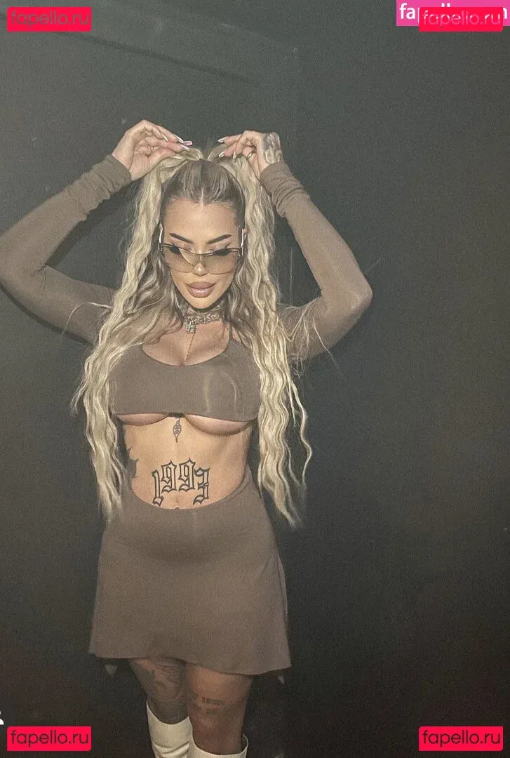 Selina Metzger Onlyfans Photo Gallery 