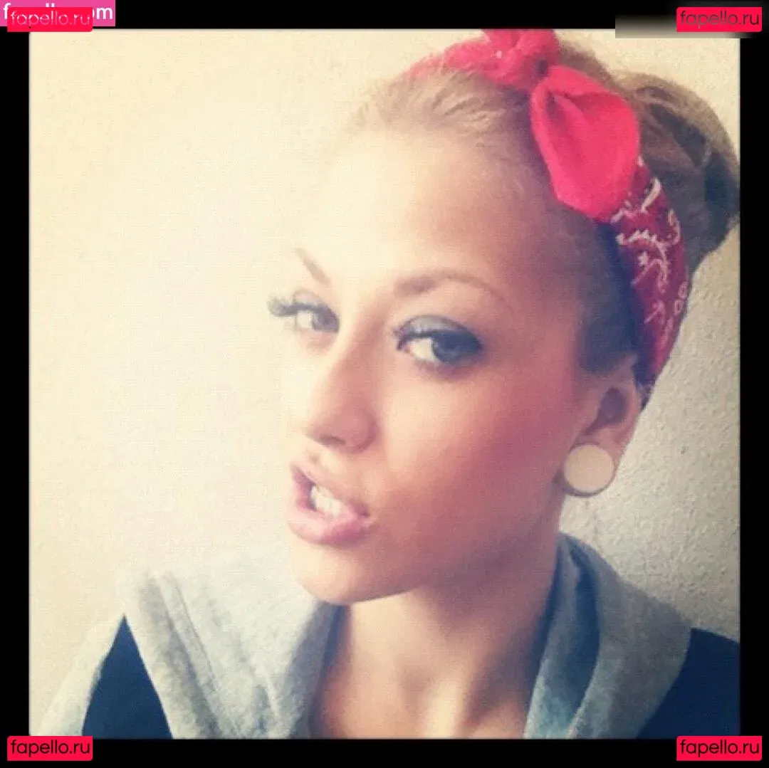 Selina Metzger Onlyfans Photo Gallery 