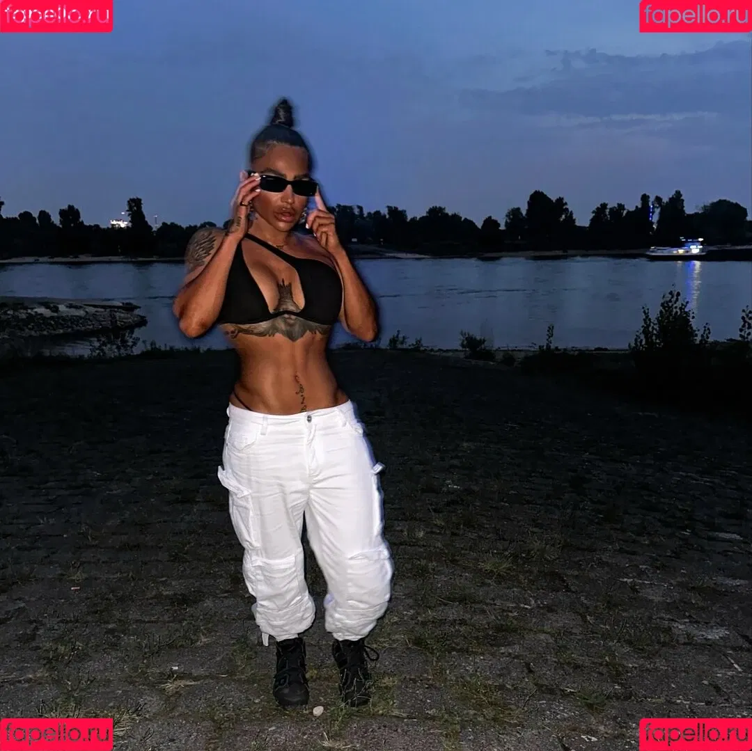 Anny Marry Onlyfans Photo Gallery 