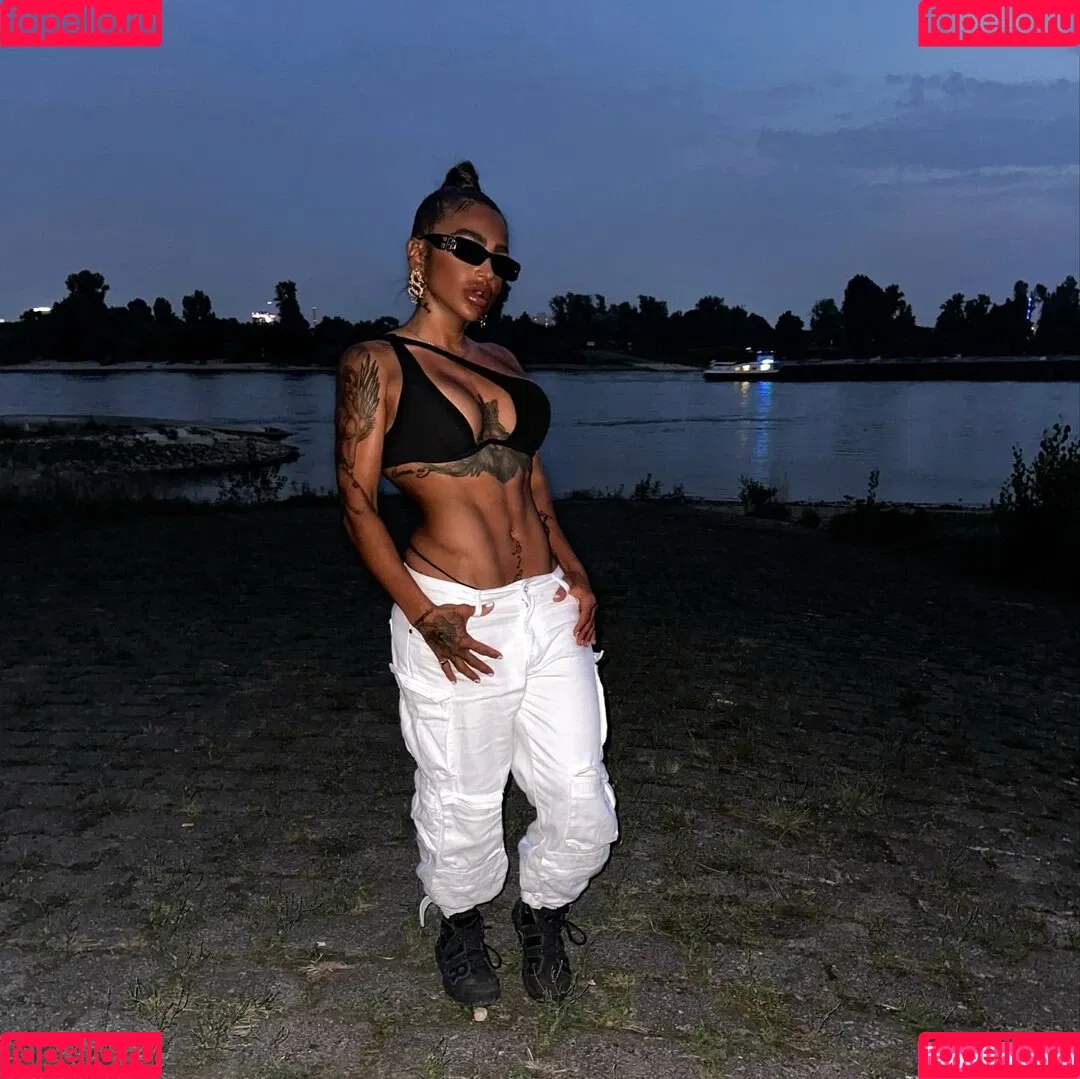 Anny Marry Onlyfans Photo Gallery 