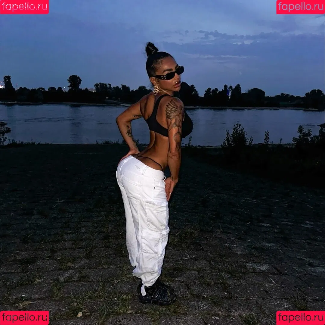Anny Marry Onlyfans Photo Gallery 