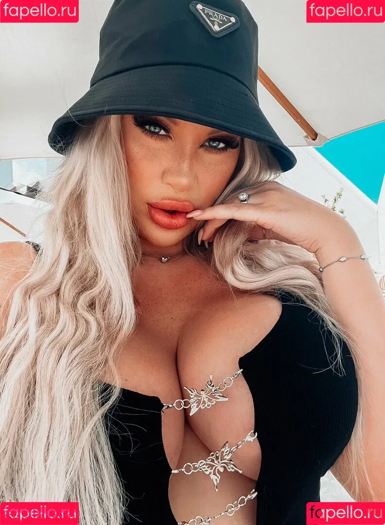 Nicci Azzy Onlyfans Photo Gallery 