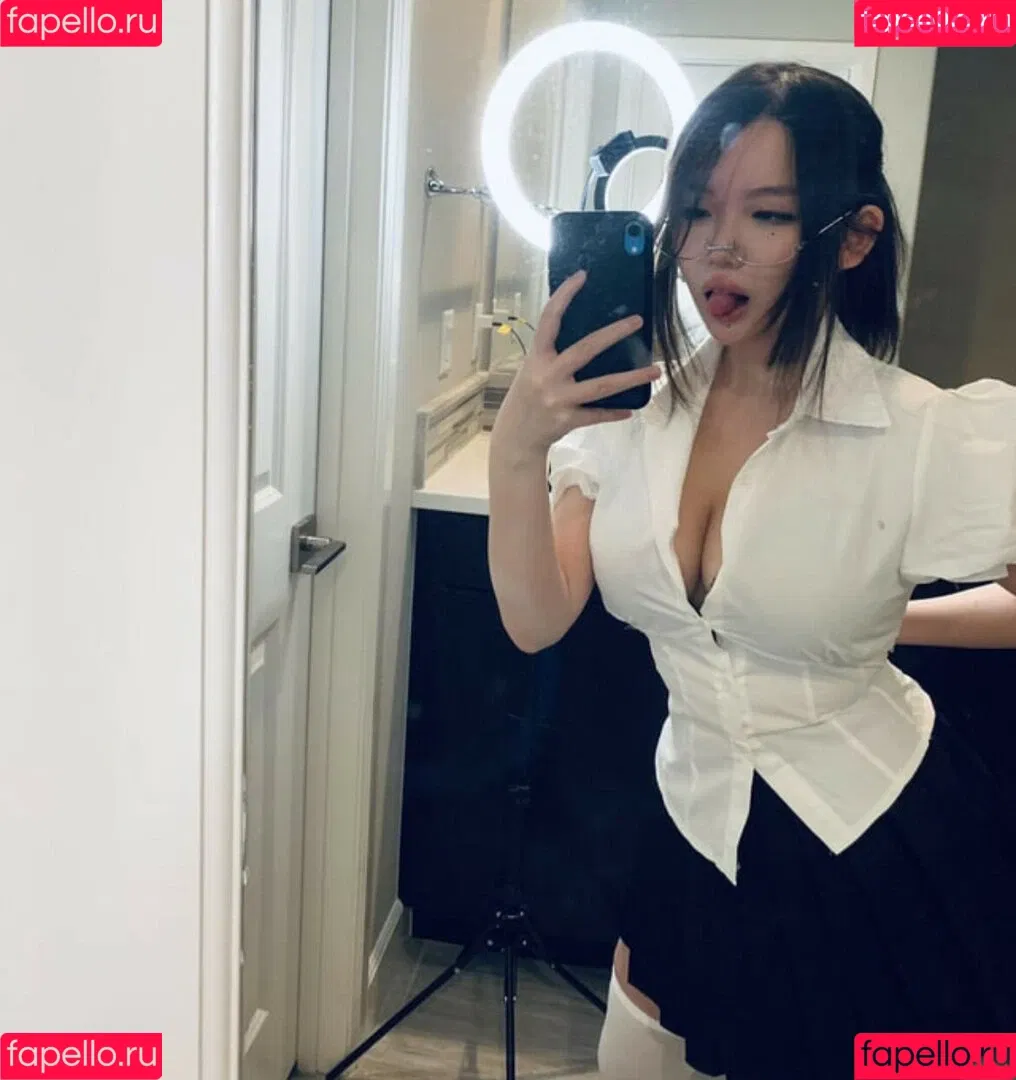 cokowiku Onlyfans Photo Gallery 