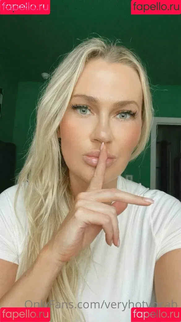 veryhotvocab Onlyfans Photo Gallery 