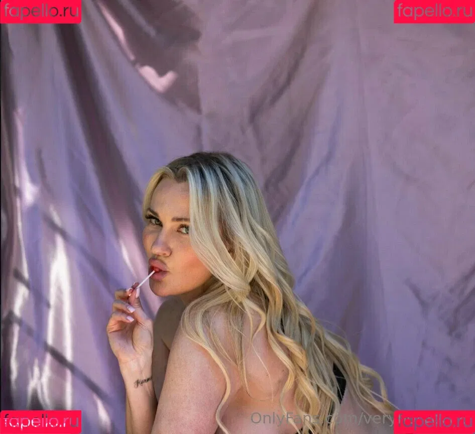veryhotvocab Onlyfans Photo Gallery 