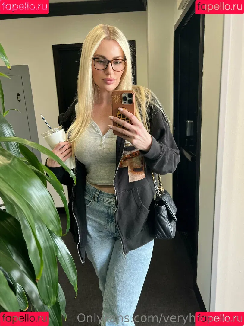 veryhotvocab Onlyfans Photo Gallery 