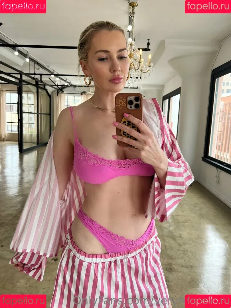 veryhotvocab Onlyfans Photo Gallery 