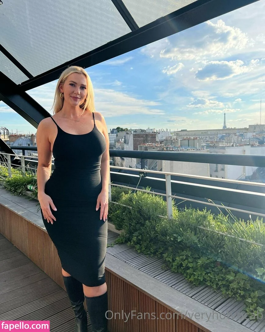 veryhotvocab Onlyfans Photo Gallery 