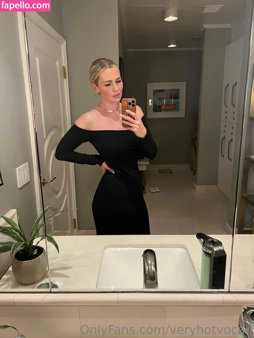 veryhotvocab Onlyfans Photo Gallery 