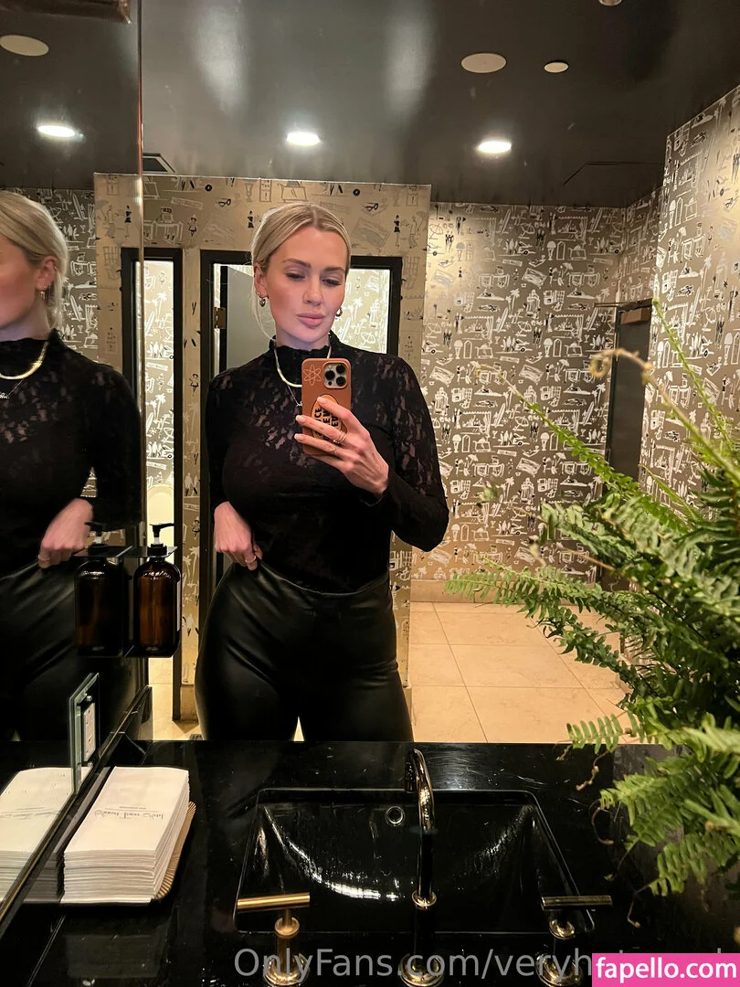 veryhotvocab Onlyfans Photo Gallery 