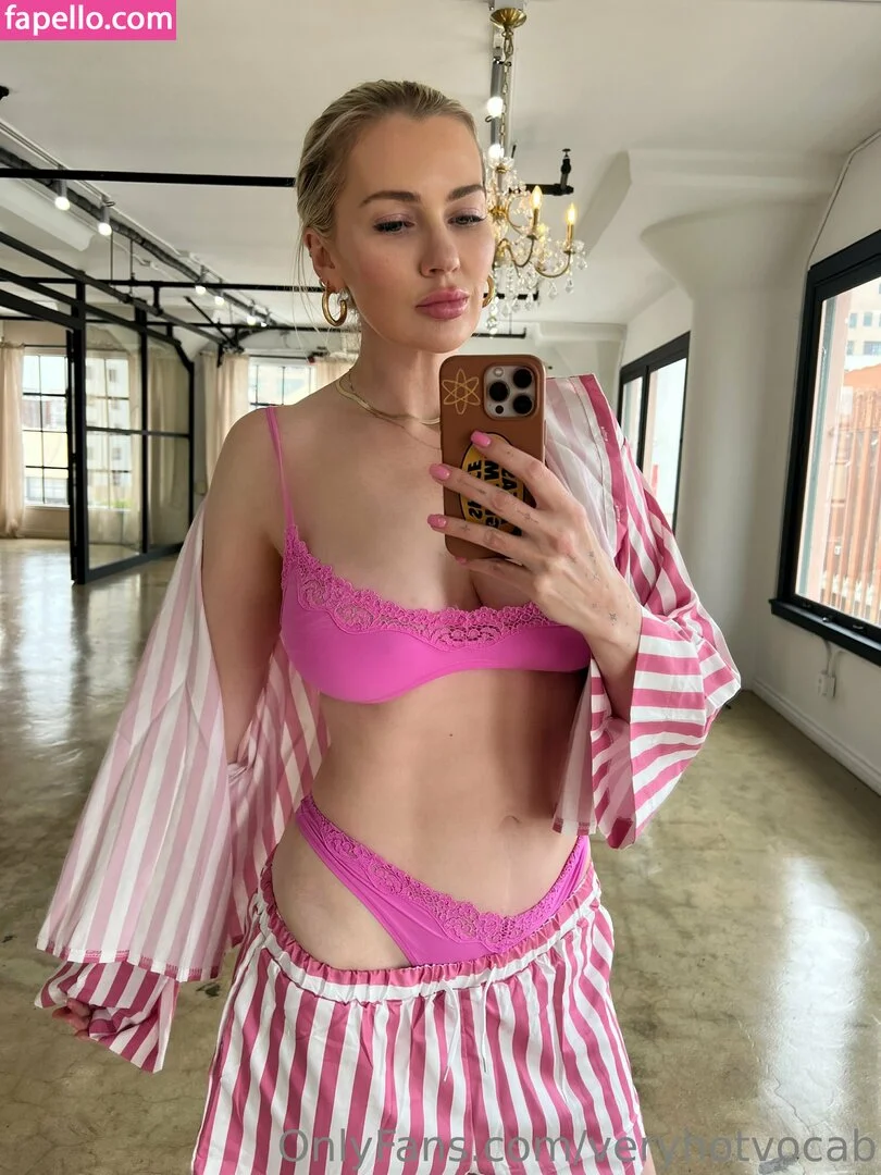 veryhotvocab Onlyfans Photo Gallery 