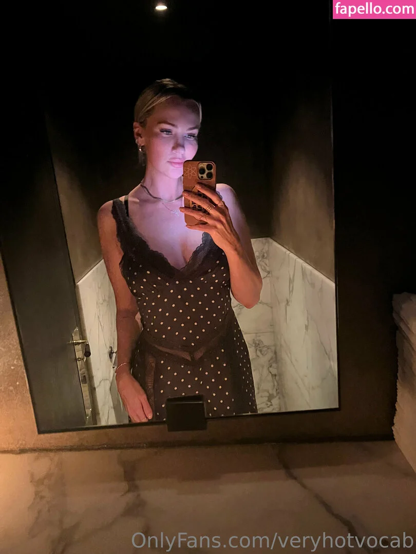 veryhotvocab Onlyfans Photo Gallery 