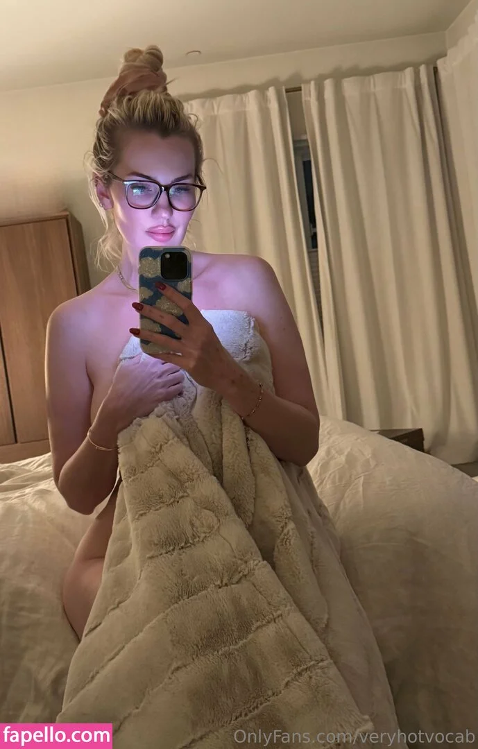 veryhotvocab Onlyfans Photo Gallery 