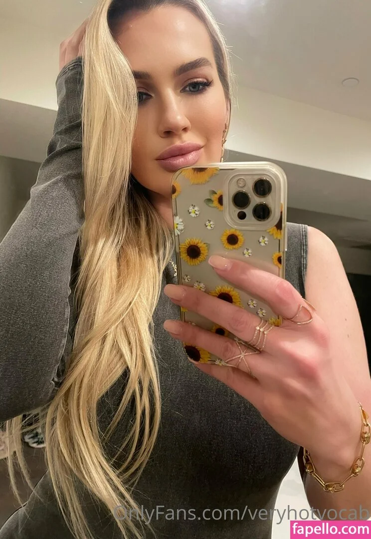 veryhotvocab Onlyfans Photo Gallery 