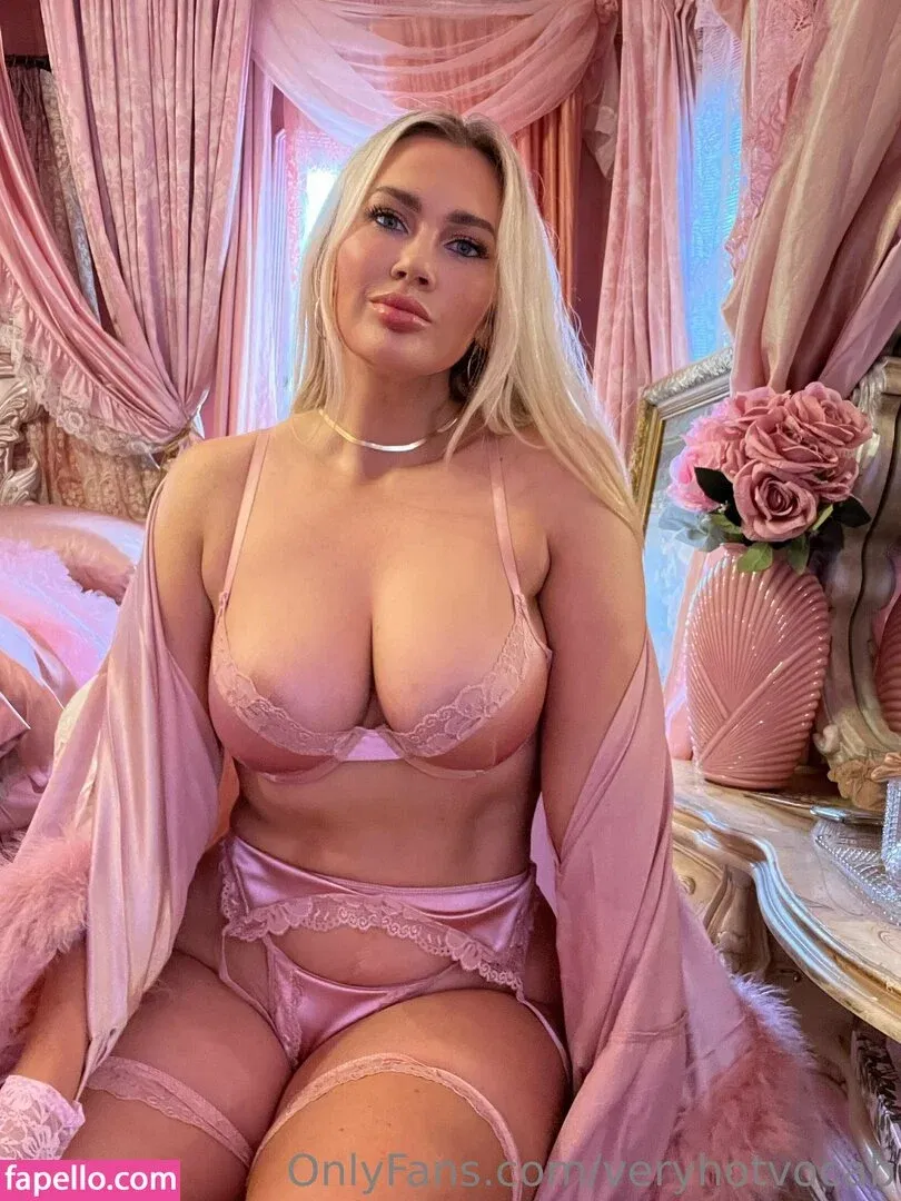 veryhotvocab Onlyfans Photo Gallery 