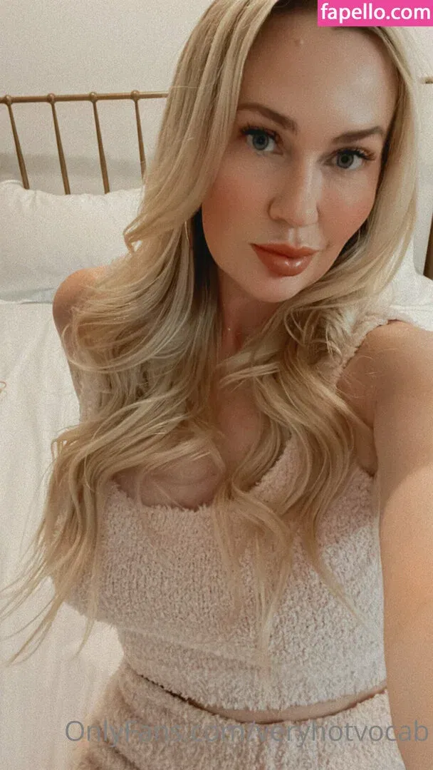 veryhotvocab Onlyfans Photo Gallery 