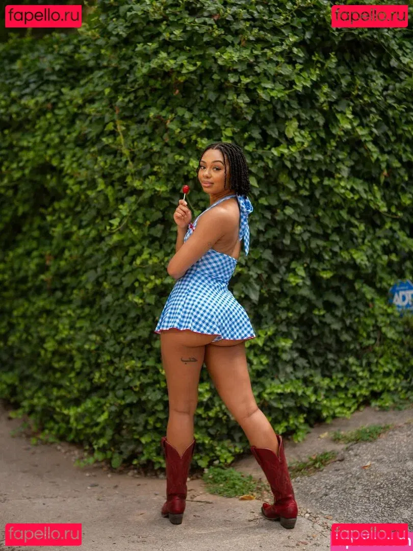 AlmondXMilk Onlyfans Photo Gallery 