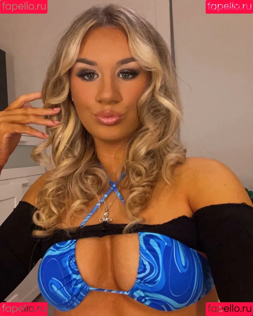 Aimee McColl Onlyfans Photo Gallery 