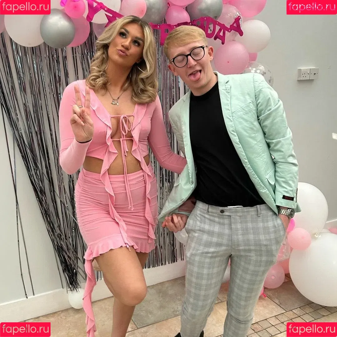 Aimee McColl Onlyfans Photo Gallery 