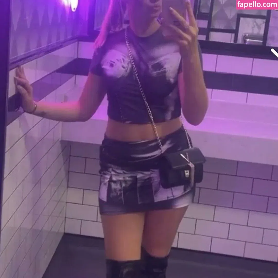 Aimee McColl Onlyfans Photo Gallery 