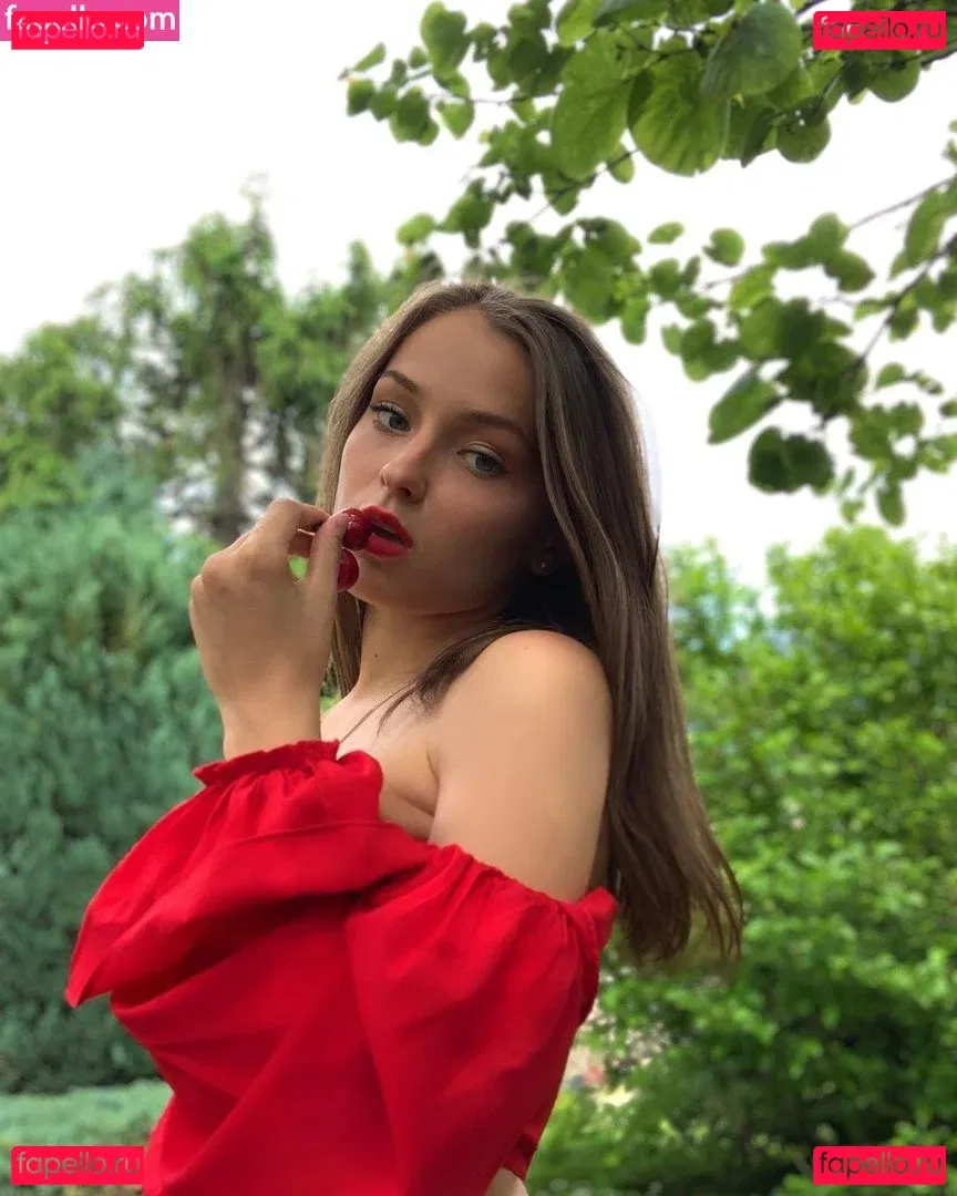 Romane Salvetti Onlyfans Photo Gallery 