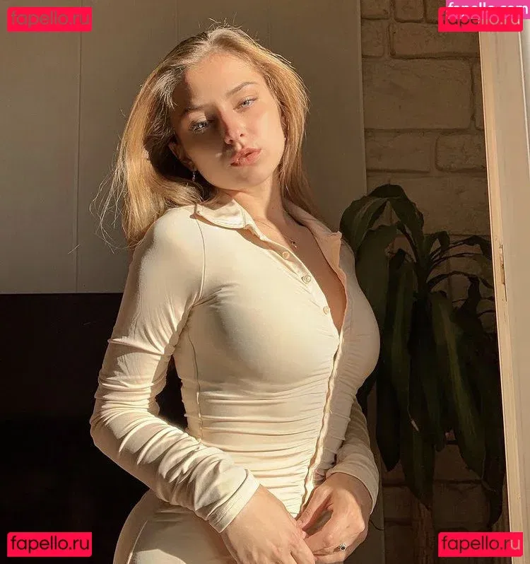 Romane Salvetti Onlyfans Photo Gallery 