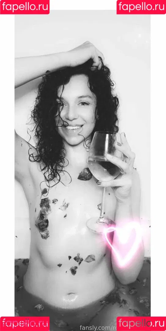 roseiquartzofficial Onlyfans Photo Gallery 
