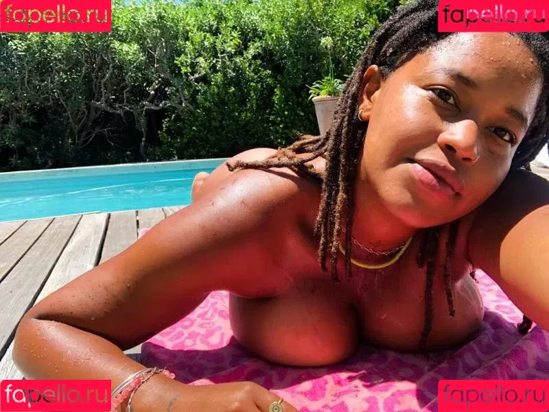 Ariel Cosmo Onlyfans Photo Gallery 
