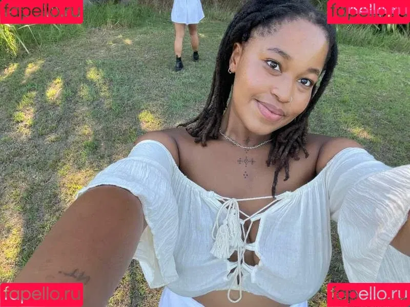 Ariel Cosmo Onlyfans Photo Gallery 