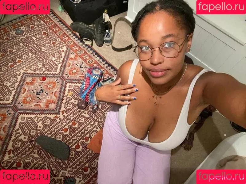 Ariel Cosmo Onlyfans Photo Gallery 