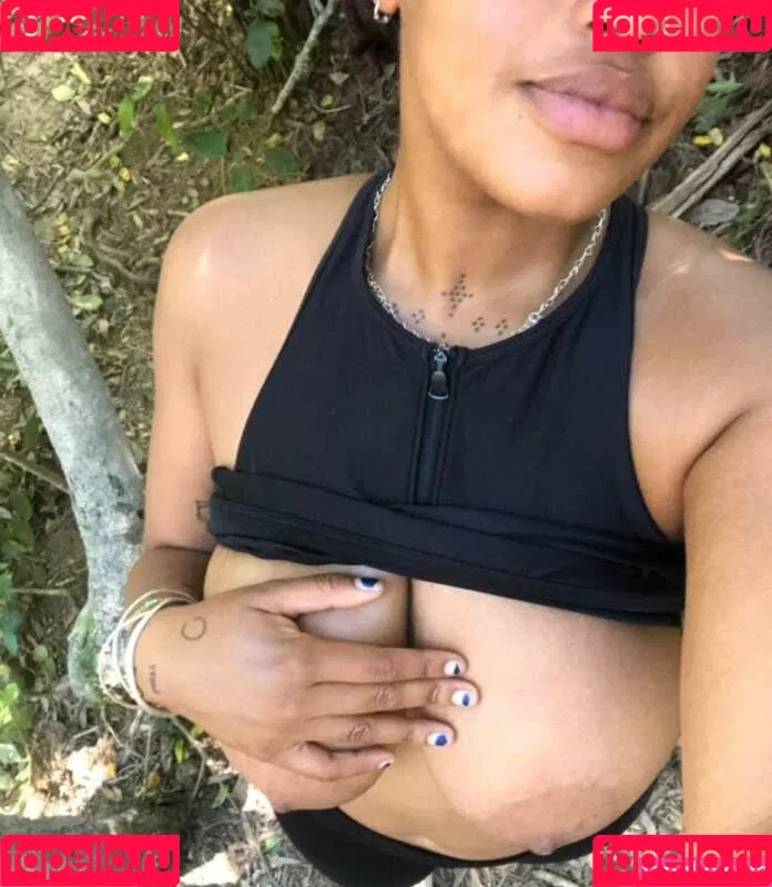 Ariel Cosmo Onlyfans Photo Gallery 