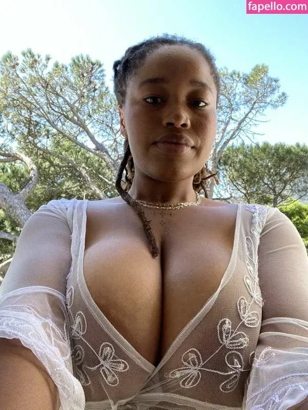 Ariel Cosmo Onlyfans Photo Gallery 