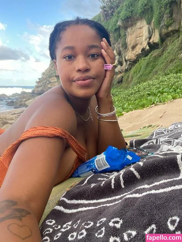 Ariel Cosmo Onlyfans Photo Gallery 