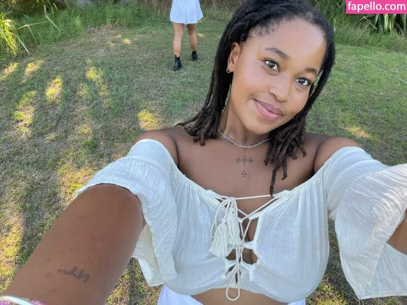 Ariel Cosmo Onlyfans Photo Gallery 