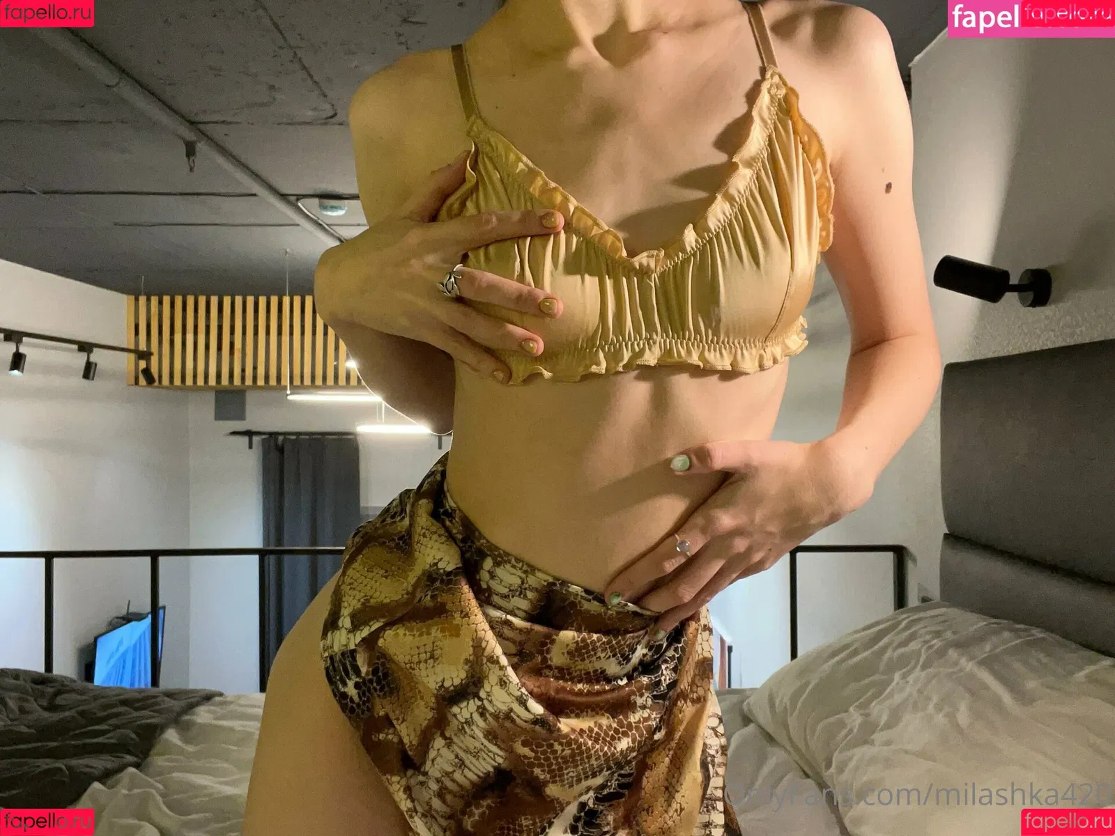 m00nscorpio Onlyfans Photo Gallery 