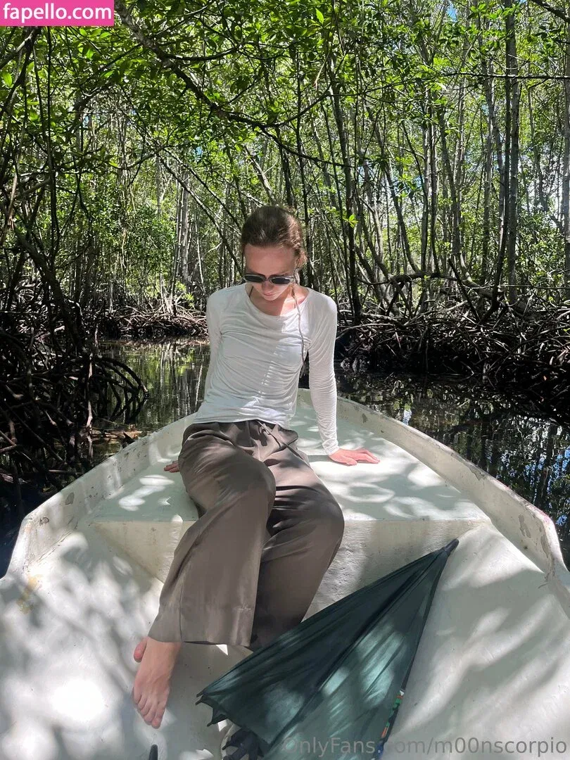 m00nscorpio Onlyfans Photo Gallery 
