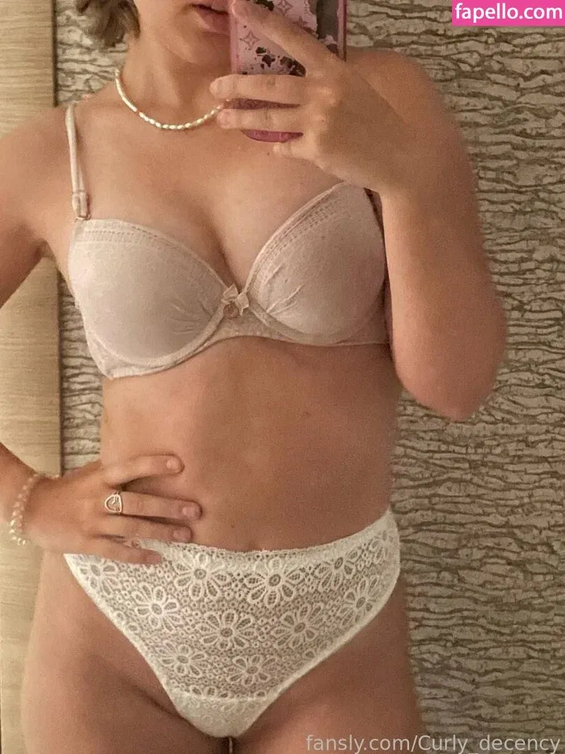 curly_decency Onlyfans Photo Gallery 