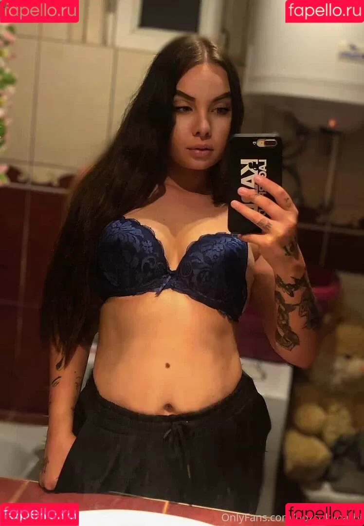 Bozsokii Barbi Onlyfans Photo Gallery 