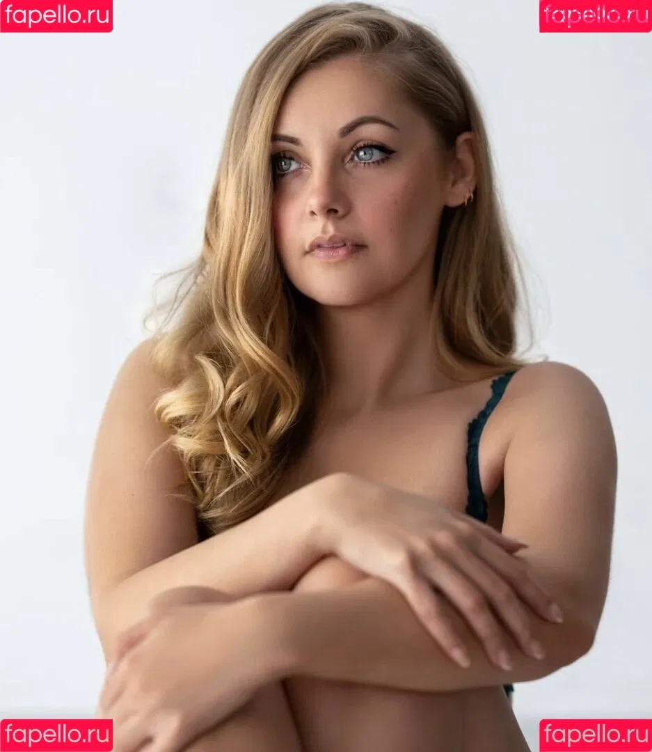 Sarah Milkowski Onlyfans Photo Gallery 