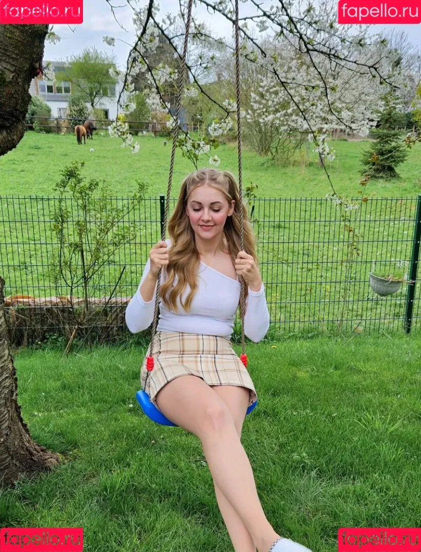 Sarah Milkowski Onlyfans Photo Gallery 