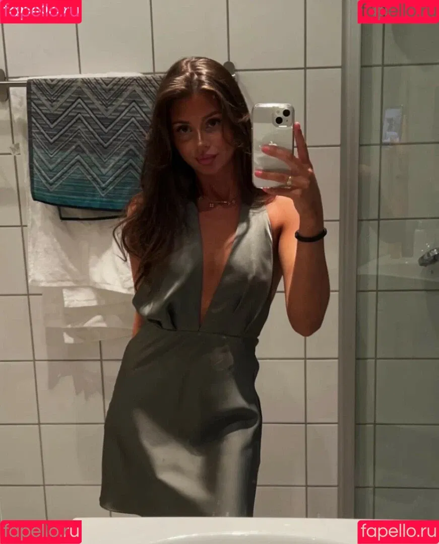 itsmollyofficial Onlyfans Photo Gallery 