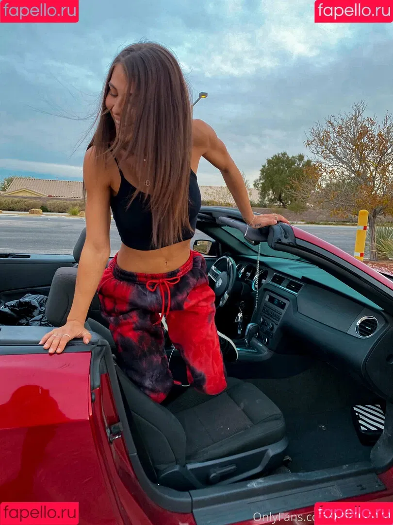 kristenheh Onlyfans Photo Gallery 