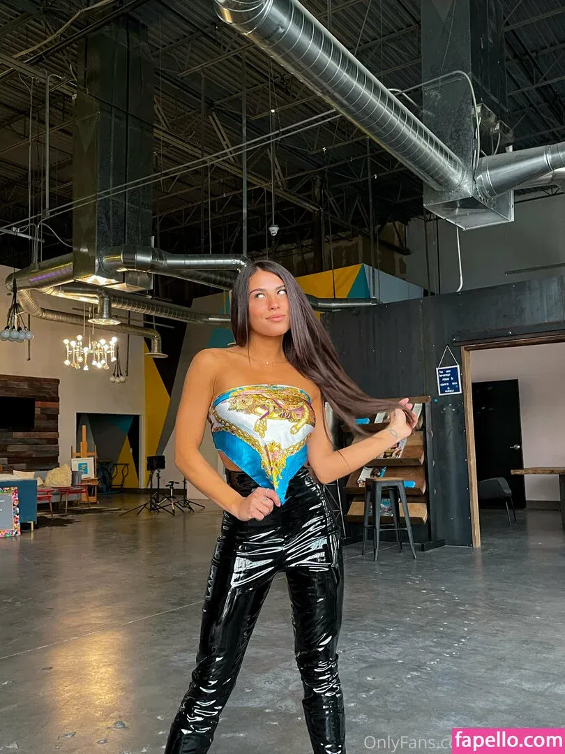 kristenheh Onlyfans Photo Gallery 