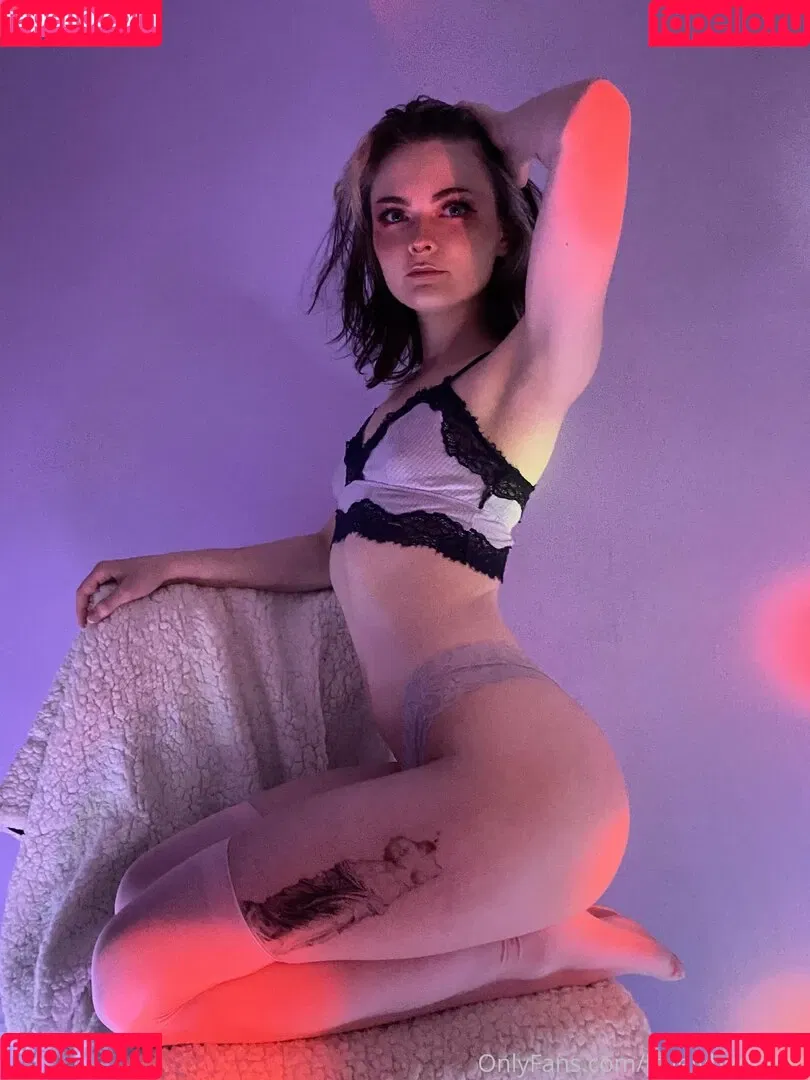 lovelybedhead Onlyfans Photo Gallery 