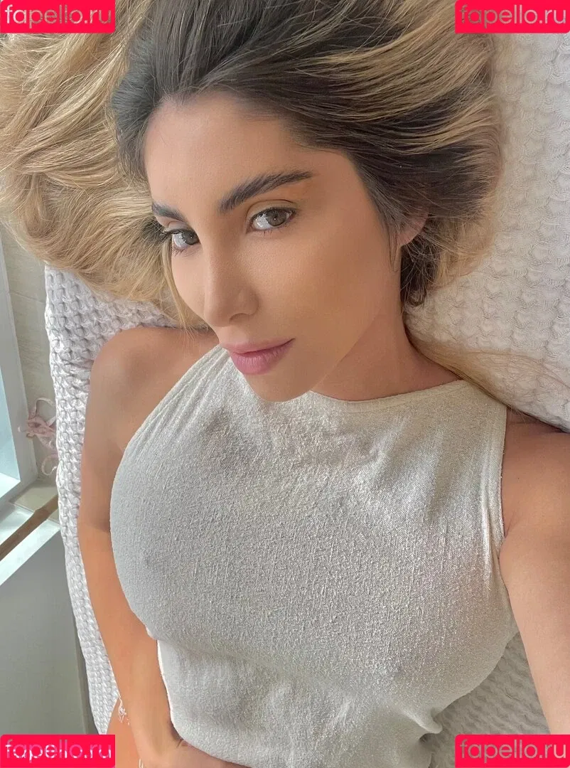 Madlen Onlyfans Photo Gallery 