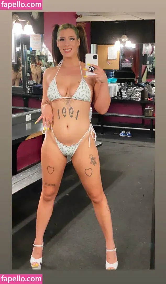 kioruncut Onlyfans Photo Gallery 