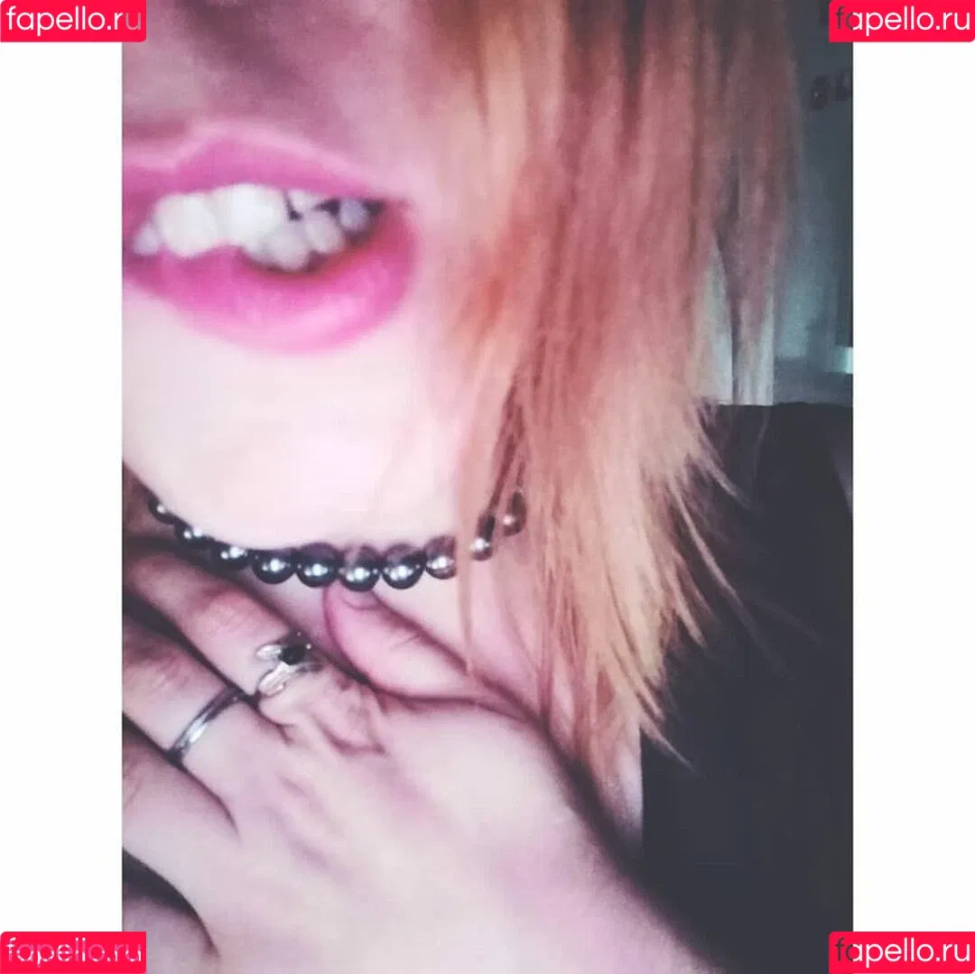 Queen Ananas Onlyfans Photo Gallery 