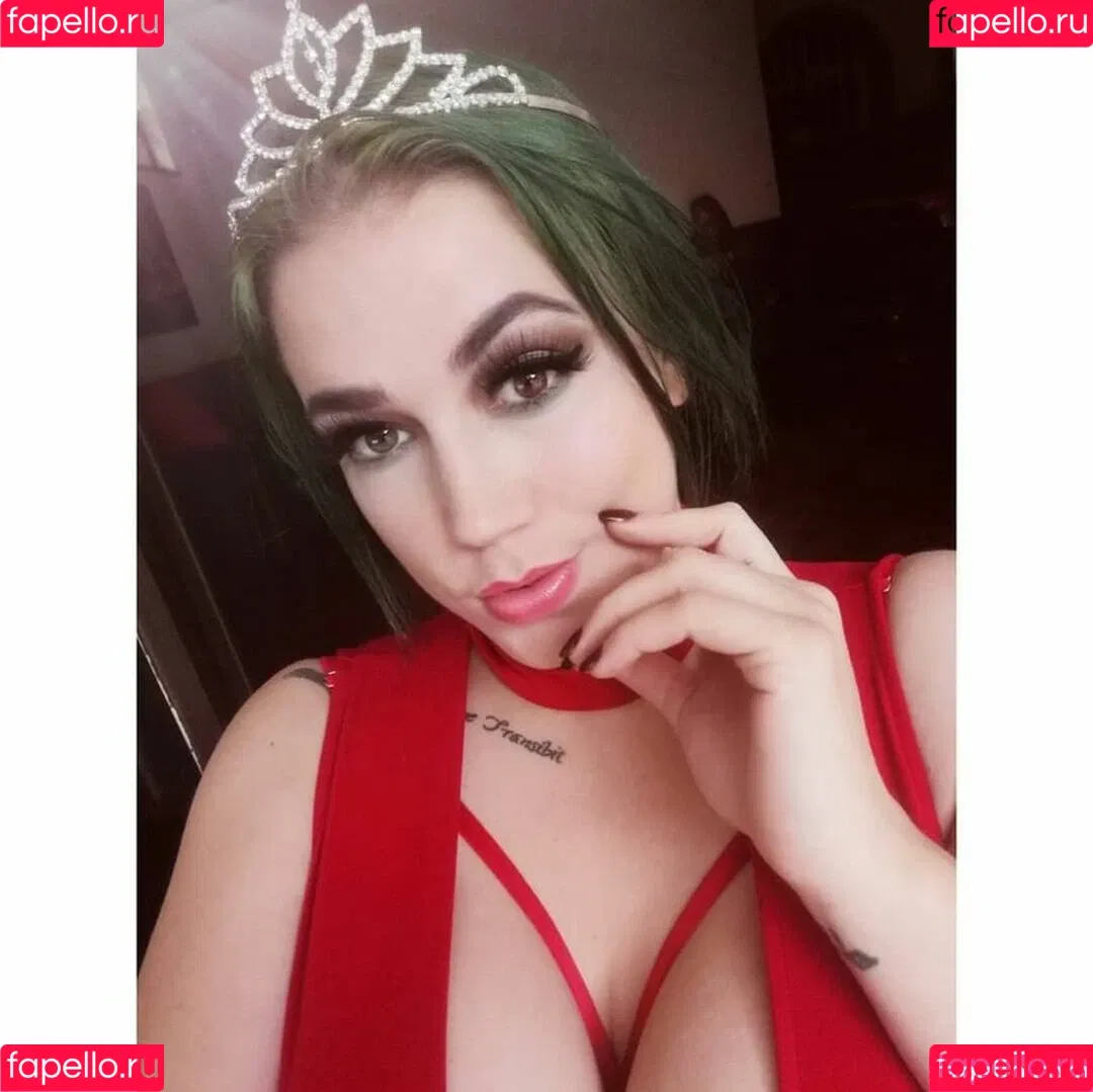 Queen Ananas Onlyfans Photo Gallery 